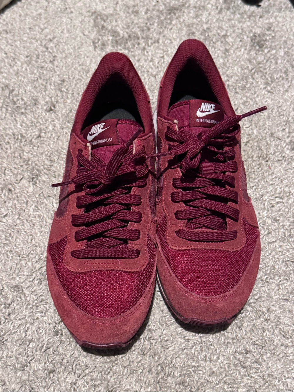 Nike womens Internationalist Sneakers - Burgundy/Maroon